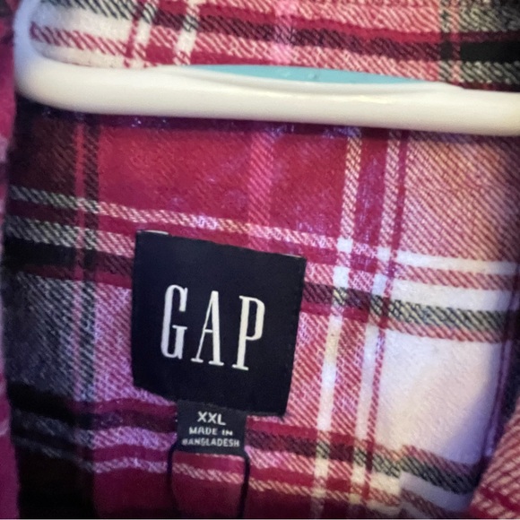 GAP Women's Pink and White Plaid Button-Down Shirt - Picture 6 of 9